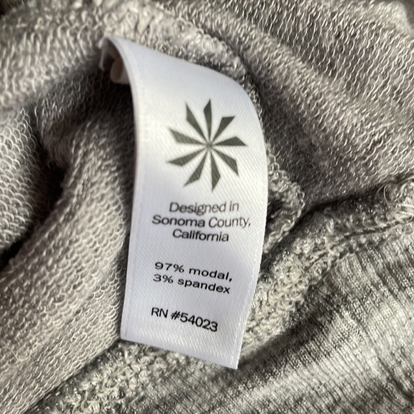 Athleta grey lounge top long sleeve - Picture 4 of 4